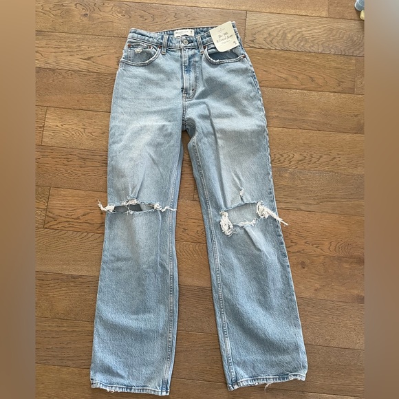 NWT Abercrombie & Fitch curve love high rise 90s Relaxed Jeans - Picture 1 of 3